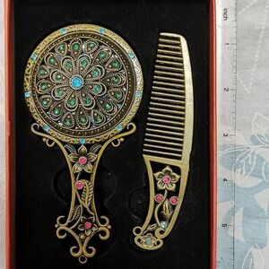Stunning vintage Mirror and comb set. New
